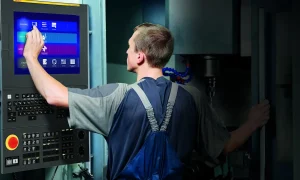 Persona controlando proceso