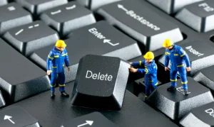 Técnicos reparando